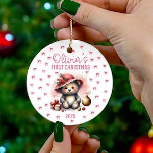Personalisierte Baby Mädchen erste Weihnachten Ornament Kundenspezifische keramische Weihnachtsverzierung Feiertags-Andenken Mädchen-Teddybär mit individuellem Namen