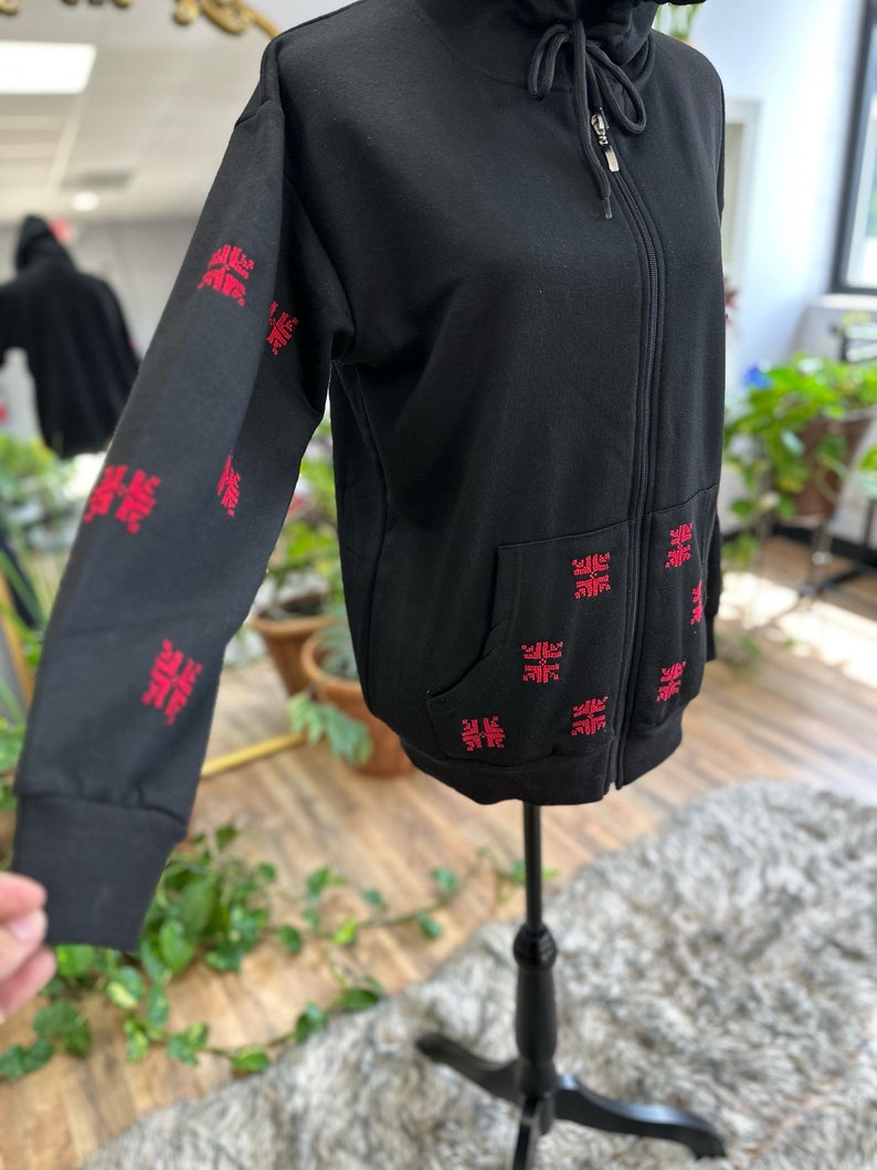 Chic Zipper Hoodie – Handmade Palestinian Tatreez Embroidery