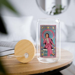 Regalo de la presidenta Kamala Harris, vaso de cristal con tapa y pajita en forma de carta del tarot feminista, taza de café con estética feminista, idea de regalo única