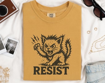 Camiseta "Resist Cat" - Gatita Punk, Camiseta Feminista "Resist Cat", Camiseta "Furia Femenina", Camiseta Anti Trump, Camiseta de Protesta con Colores Cómodos, Antifascismo