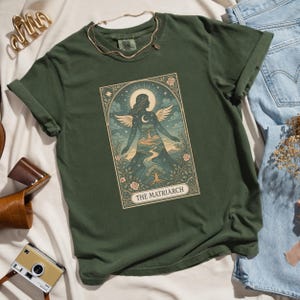 Camiseta de la Carta del Tarot de la Matriarca para mamá, regalo de la Madre Naturaleza para la abuela, camiseta con colores celestiales y reconfortantes, regalo de bruja para una mamá feminista.