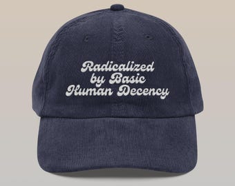Cord radikalisiert durch Basic Human Decency Hat, Anti Trump Gestickte Dad-Cap, Anti-MAGA Politisches Geschenk, Grandpacore Protest Hut
