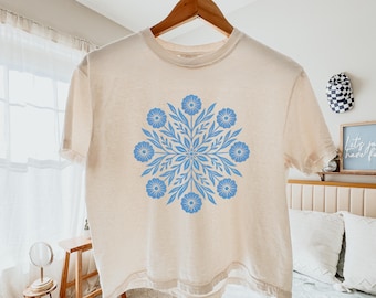 Retro Kitchencore Crop Tee, Floral Mandala Cropped Tshirt, Comfort Colors Boxy Tee, Vintage Kitchen Gift, Blue Cornflower Nostalgia Crop Top