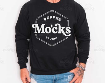 Zwart Gildan 18000-sweatshirtmodel | Trui met ronde hals, echt model (digitale download)