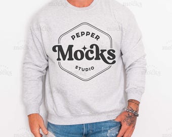 Mockup Gildan 18000 Ash-sweater met ronde hals | Mock herensweater (digitale download)