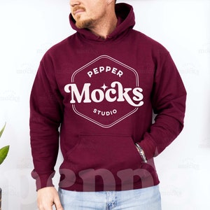 Gildan 18500 kastanjebruine mockup met capuchon | G185-hoodymodel | Nepmodel van echt model | Eenvoudige eenvoudige mock heren | Rode Gildan 18500-mockup heren