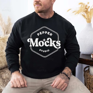 Gildan 18000 zwart mockup-sweater met ronde hals | Mock-up herensweater G180 | Nepmodel echt mannelijk model | Esthetische casual basisherfstfoto