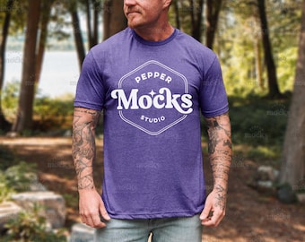 Mockup Gildan 64000 gemêleerd paars T-shirt | Heren buitenshuis (digitale download)