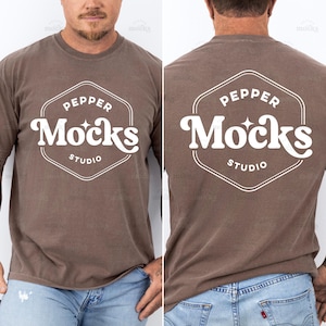 Comfort Colors C1717 Maqueta de camiseta espresso con vista dividida / 1717 Maqueta de camiseta marrón para hombre / Modelo masculino real Mock / Simple Casual Front Back