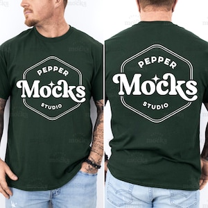Può includere: Una maglietta verde scuro con un logo esagonale bianco che dice "Pepper Mocks Studio".