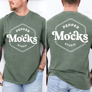 Comfort Colors C1717 Moss T-shirt met gesplitste weergave | Mockup groen T-shirt heren 1717 | Nepmodel van echt model | Eenvoudig esthetisch mannelijk voor-achter