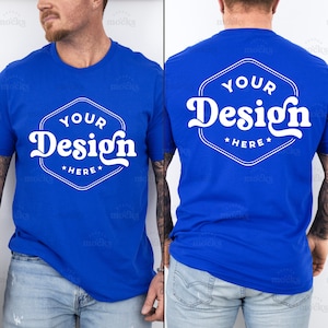 以下が含まれることがあります： 前面と背面に白い「YOUR Design *HERE*」の文字が入った、ロイヤルブルーのTシャツ。白い六角形の中にデザインされています。モデルはライトブルーのジーンズを着用しています。半袖のTシャツです。