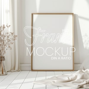Vertikaler Rahmen Mockup DIN A Ratio | Schlafzimmer Rahmen Wand Kunst Mockup PSD | Innenholzrahmen Mockup | Digitale Drucke und Poster Shop Mockup