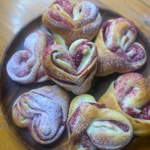 DIY sweet wheat bun hearts, Perfect for Valentines or Mothersday, Bake it yourself, Scandinavian Baking, Norwegian Baking, Make Baking Easy