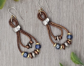 Kolczyki skórzane Niebieskie kolczyki Rembrandt Czeskie kolczyki szklane Kolczyki wiszące Kolczyki wiszące Biżuteria w stylu boho Kolczyki szklane Kolczyki boho Biżuteria