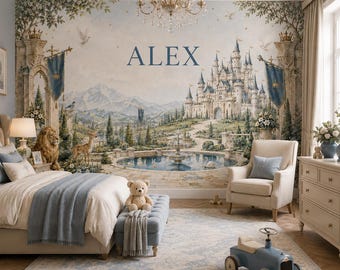 Pode incluir: Um quarto com um grande mural de parede de um castelo de conto de fadas, montanhas e uma fonte com o nome ALEX impresso no centro. O quarto inclui uma cama com uma manta azul, um urso de pelúcia, uma poltrona creme e um carro de brinquedo azul.