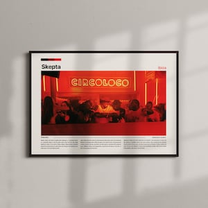 Puede incluir: Póster enmarcado con el nombre "Skepta" en la parte superior e "Ibiza" a la derecha. El póster tiene un esquema de color rojo y negro, con la palabra "CIRCOLOCO" en luces de neón. Un grupo de personas es visible en primer plano.