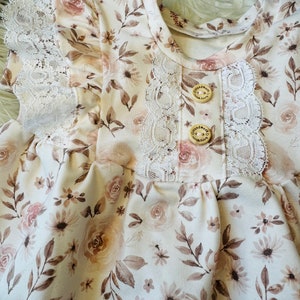 Robe tunique fille fleurs avec dentelle image 3