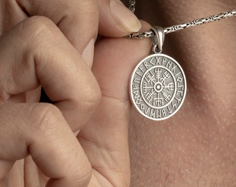Handgjort silverhalsband i vikingastil, smycken i nordisk mytologi, Vegvisir-halsband, vikingakompass, hänge i nordiskt runor, vikingakompass i tenn