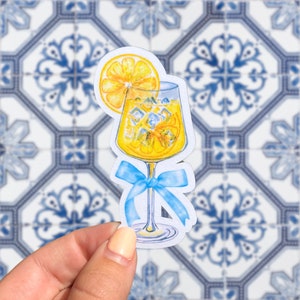 Sticker limoncello - Lemon Spritz, Coquette, Noeud bleu, Été, Tendance, Girly, Fille douce de l'été, Aimant mignon, Cocktail, Sticker mignon, Europe