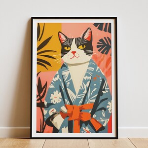 Poster con accappatoio raffigurante un gatto americano a pelo corto, stampa artistica con gatto divertente, illustrazione di gatto eccentrica, regalo umoristico per gli amanti dei gatti, arte moderna da parete.