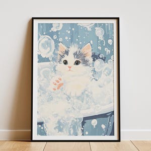 Impresión artística de gatito del bosque noruego, póster de animal bebé, ilustración de gatito lindo en la bañera, arte de pared de gato caprichoso, decoración de guardería, regalo para amantes de los gatos