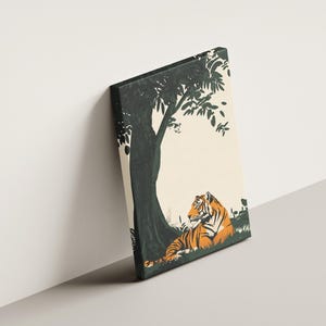 Stampa su legno con tigre sotto un albero di banyan, poster artistico con animali, decorazione murale con natura, stampa artistica con tigre del Bengala, ispirazione vintage, arte della giungla, fauna selvatica immagine 3