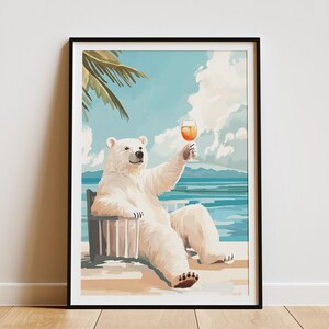 Póster de playa de oso polar de verano, impresión artística de animales costeros, decoración de vacaciones de verano, oso lindo en silla, vista al mar, oso divertido bebiendo, oso blanco