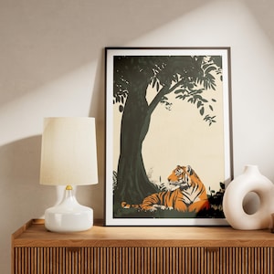 Stampa su legno con tigre sotto un albero di banyan, poster artistico con animali, decorazione murale con natura, stampa artistica con tigre del Bengala, ispirazione vintage, arte della giungla, fauna selvatica immagine 2