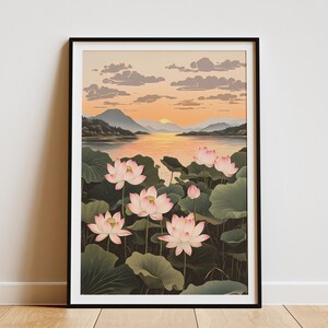 Sonnenuntergang Lotus Teich Poster Rosa Blume Kunstdruck Asiatische Landschaft Wanddekor Botanische Illustration Gelassene Natur Szene Ruhige Seerose