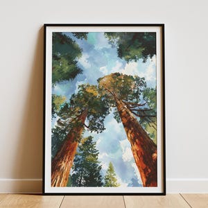 Könnte beinhalten: Gerahmter Kunstdruck mit hoch aufragenden Mammutbäumen, die sich vor einem blauen Himmel mit Wolken erheben. Das Kunstwerk ist in einem schwarzen Rahmen gefasst und lehnt an einer weißen Wand, was Natur zeigt.