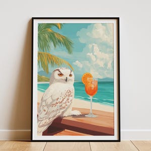 Póster de cóctel de playa con búho nival Impresión artística de aves de playa de verano Ilustración de búho tropical Impresión de animal costero Búho blanco de vacaciones Verano