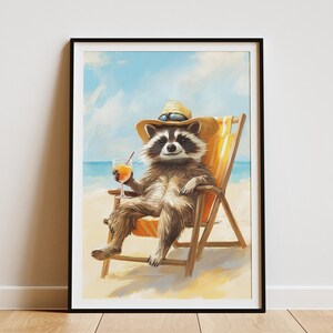 Impresión artística de mapache de playa de verano, lindo póster de animales, mapache divertido en silla de playa, ilustración de vida salvaje relajante, decoración costera, animal divertido