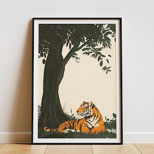 Stampa su legno con tigre sotto un albero di banyan, poster artistico con animali, decorazione murale con natura, stampa artistica con tigre del Bengala, ispirazione vintage, arte della giungla, fauna selvatica immagine 1