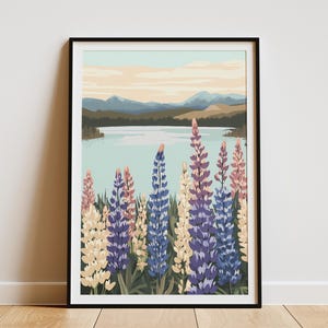 Lupine Lake Poster Blumensee Poster Botanischer See Druck Natur Landschaft Kunst Blumensee Druck Serene Lake Poster Bergsee Poster