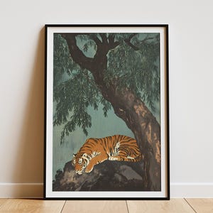Poster di stampa di tigre sotto l'albero di Banyan, arte della fauna selvatica asiatica, stile vintage, illustrazione della natura, decorazione da parete botanica, pittura tradizionale cinese
