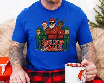 de Noël drôle de buts d'équipe de Zazzle.be Liste d'envies Vous avez des idées ? -shirt Père Noël elfe et renne | T-shirt ras du cou cool de Noël | Chemise assortie pour les Fêtes | Haut de fête de Noël