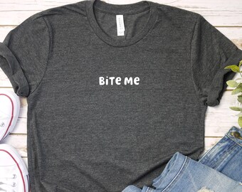 Camiseta "Muérdeme", camiseta atrevida, camiseta con frase divertida, camiseta con actitud, camiseta con declaración, camiseta genial, camiseta con frase sarcástica, camiseta ingeniosa