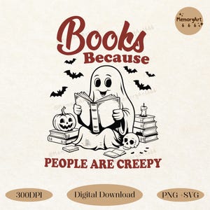 Op de afbeelding: Een zwart-wit Halloween-afbeelding met de tekst "Books Because People Are Creepy". Het toont een cartoongeest die een boek leest, omringd door vleermuizen, een pompoen, een schedel en boeken. Het ontwerp bevat de woorden "300DPI", "Digital Download" en "PNG + SVG".