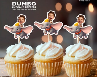 Puede incluir: Tres adornos de cupcake Dumbo personalizados con la cara de un niño en un elefante volador. Los adornos miden 2,4 pulgadas por 2,8 pulgadas y están impresos en papel de 8,5 pulgadas por 11 pulgadas. *El tono de piel coincidirá con la imagen.*