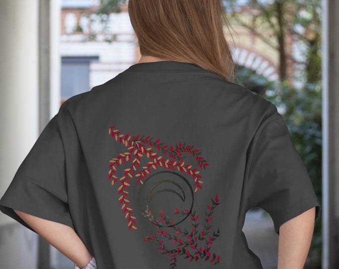 Minimalist Botanical T-Shirt – Oversized Unisex