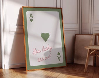 Impresiones de arte de pared de ases de corazones de moda Póster de qué suerte tenemos Arte de pared verde salvia Póster de naipes Impresión estética retro de moda imprimible