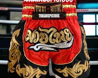 Odzież do boksu MUAY THAI – kolorowe spodenki w paski tajskie