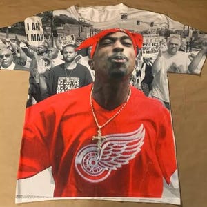 Tup@c Spitting Shirt West Coast Rap Cali 90&#39;s Hip Hop Old School Gangsta Rap Mothers Day fathers Day Gifts Christmas