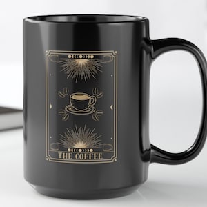 Caneca de presente de carta de tarô de café preto | Presente de xícara de café para astrólogo | Caneca de presente de amantes de café gótico de cartão de numerologia | Xícara de café de misticismo