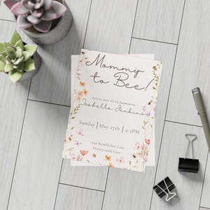 Pacotes de cartões-postais com convites para chá de bebê de flores silvestres e abelhas da Mommy to Bee (envelopes inclusos)