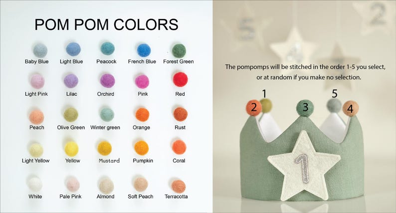 Op de afbeelding: Een tabel met 25 verschillende gekleurde viltpompons, met de namen van elke kleur eronder vermeld. De pompons zijn gerangschikt in vijf rijen van vijf. De tabel heeft de titel "Pom Pom Colors".  Aan de rechterkant van de afbeelding is een groene viltkroon te zien met een witte ster en het nummer 1 erop. De pompons worden in de volgorde 1-5 genaaid die u selecteert, of willekeurig als u geen selectie maakt.