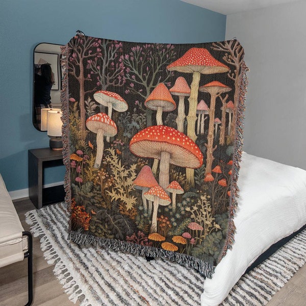 couverture vintage champignon, couverture tissée dans un style William Morris, tapisserie champignon, décor fantaisie, jeté Cottagecore, tapisserie