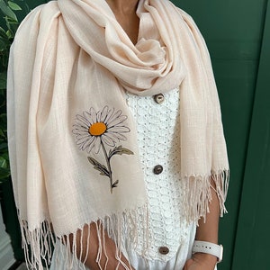 Regalo beige único para ella, bufandas de flores personalizadas del mes de nacimiento con tarjeta de mensaje sincero, bufanda con borlas suaves, regalo para mamá, hermana