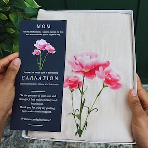 Foulard à fleurs unique personnalisé Fleur d'oeillet | Cadeau d'anniversaire pour maman | Cadeau fête des mères | Écharpe à pampilles avec carte-cadeau| Cadeau pour elle